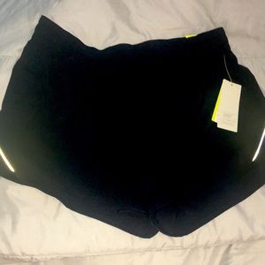 Black running shorts 🌸